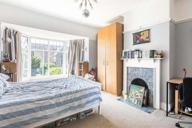 5 bed Semi-Detached for sale Image 12