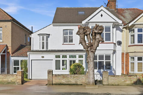 Reydon Avenue, Wanstead