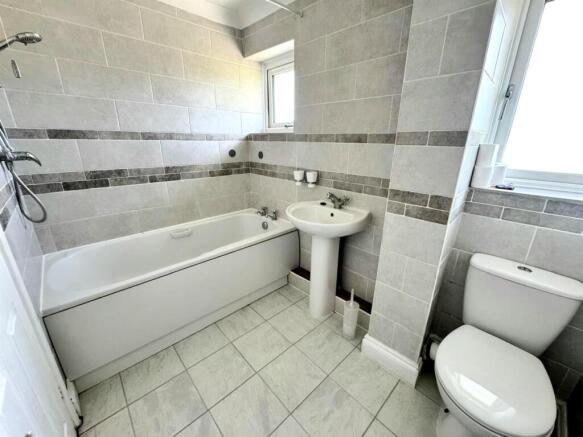 Beech Crescent, Hythe, Southampton photo 4
