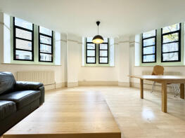 Flat 6, 102 St Christopher's Court, Junction Road, London N19 5LT