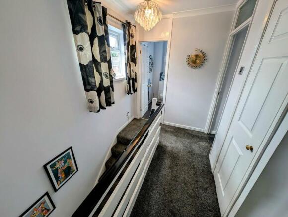 87 Dorset Way landing.jpg