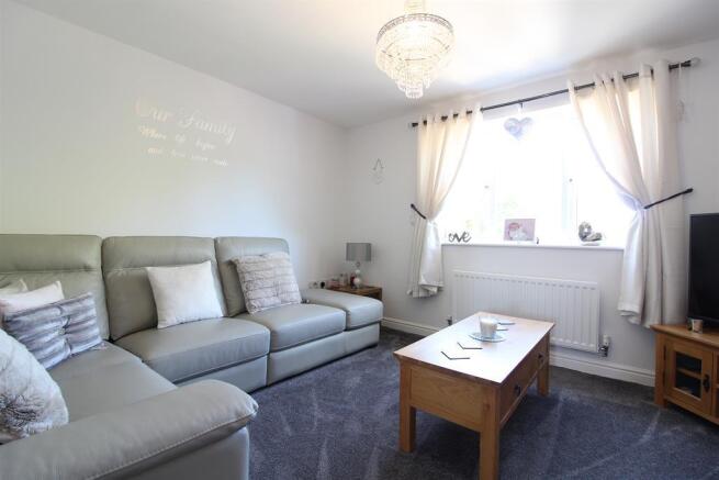 SITTING ROOM / BEDROOM 