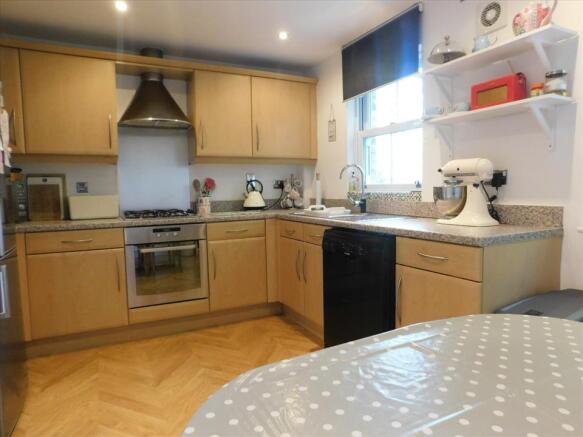 KITCHEN / DINING ROOM