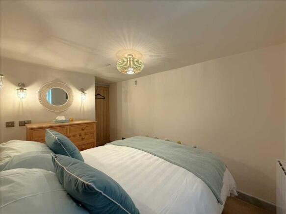 3 bed House for sale Image 5