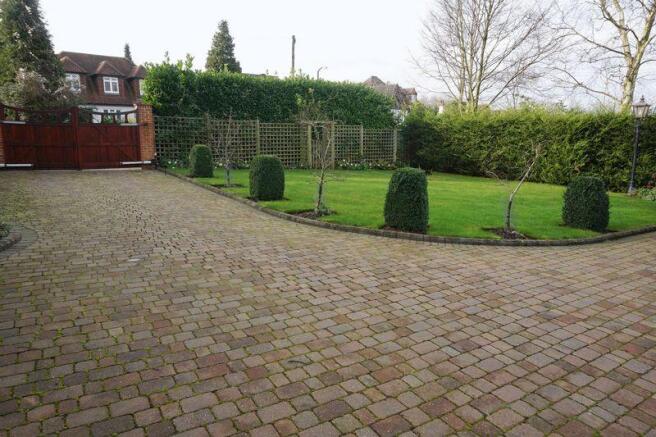 Front Garden Alt