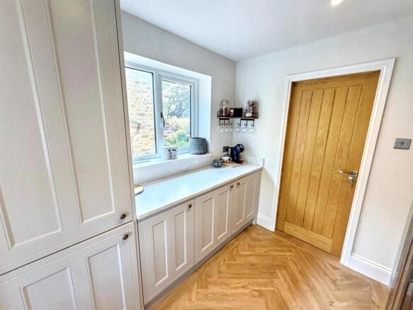 4 bed Detached for sale Image 9