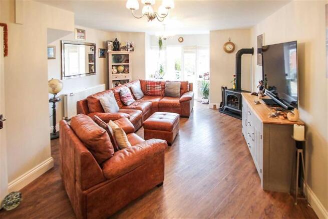 Spacious Lounge / Dining Room