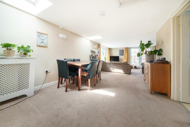Sitting/Dining Room