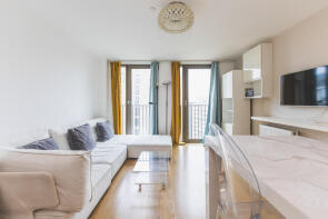 Flat 74, 5 Saxon Court, York Way, London N1C 4AN