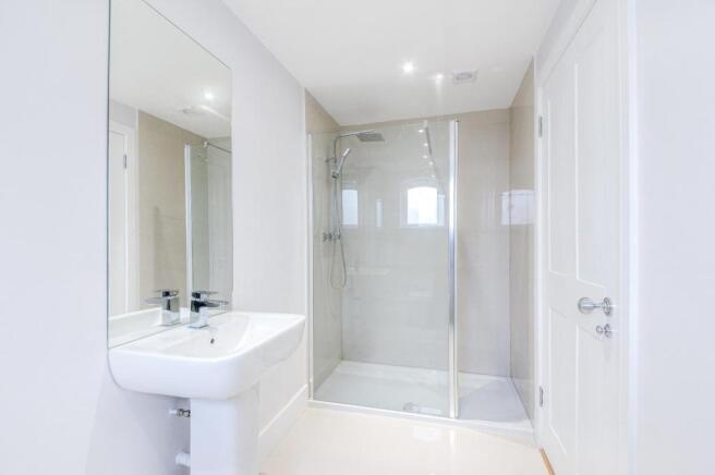 En-suite to Bedroom 4.jpg