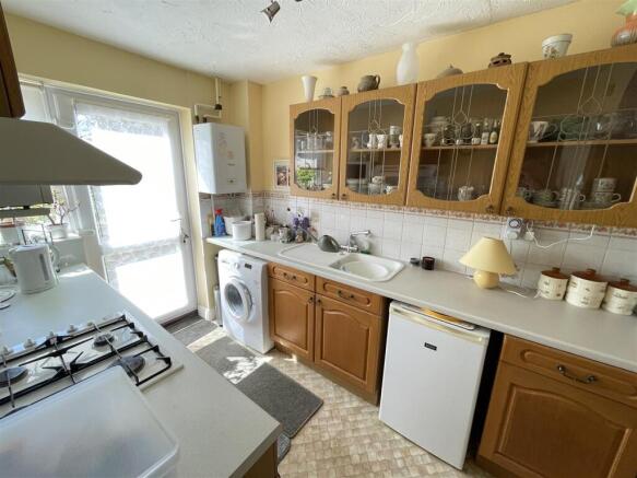 Elmfield Close, Woodfalls, Salisbury photo 4
