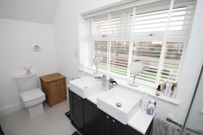 EN SUITE SHOWER ROOM