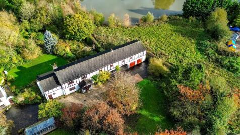 Speakman Barn, 357 Warrington Road, Leigh End, Glazebury, Warrington WA3 5NY.