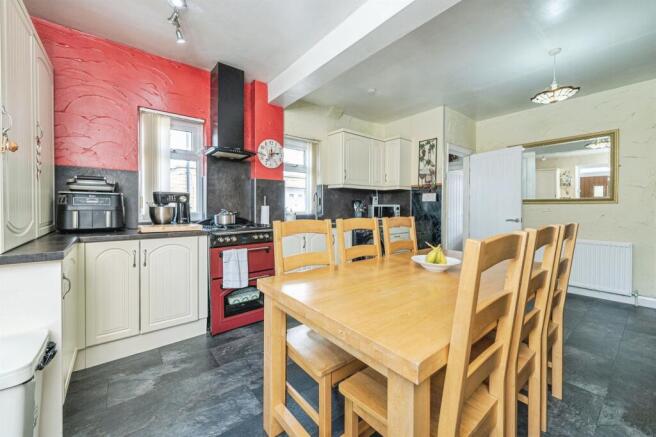 3 bed Semi-Detached for sale Image 6