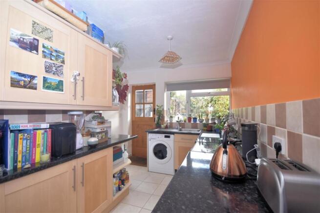 Kitchen 1.jpg