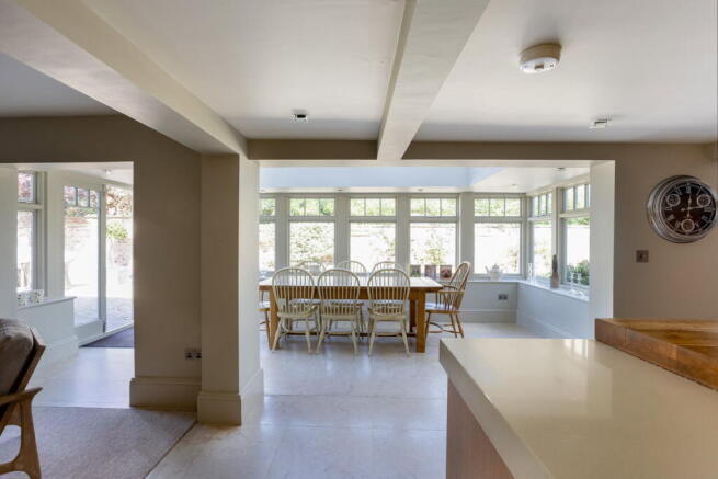 6 bed Town House for sale Image 11