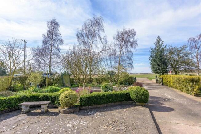 Front Garden & Driveway