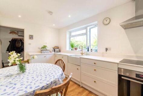 Tile Barn Row, Woolton Hill, Newbury, Hampshire, RG20