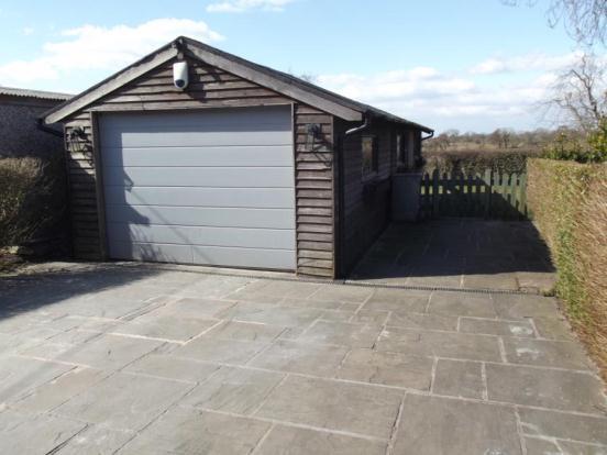 Garage & Parking