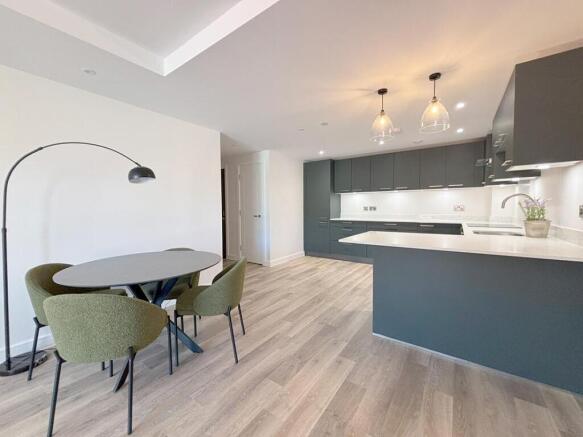 2 bed Flat to rent Image 4