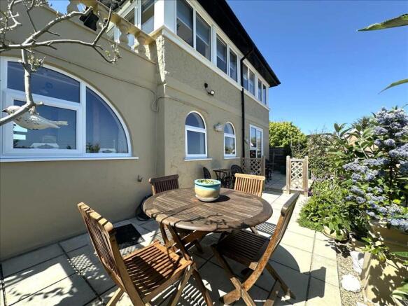3 bed House for sale Image 4