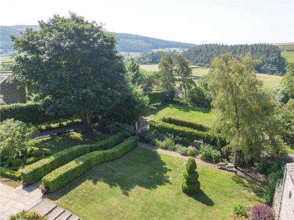7 bed Detached for sale Image 8