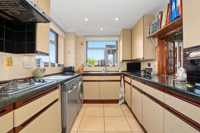 Kitchen_1.jpeg