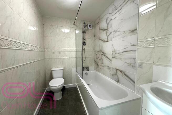 Bathroom1.jpg
