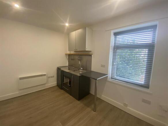 34 Tynewydd Road Flat 2 - kitchen.jpg