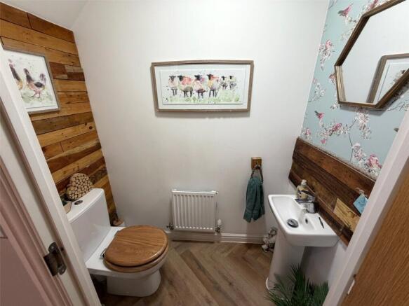 4 bed Detached for sale Image 10