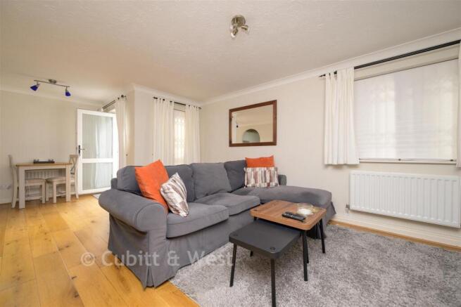 The Crescent, Belmont, Sutton, Surrey photo 3