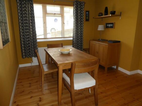 dining room pic1.JPG