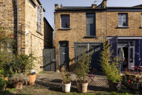 Foulden Mews, London, N16 7