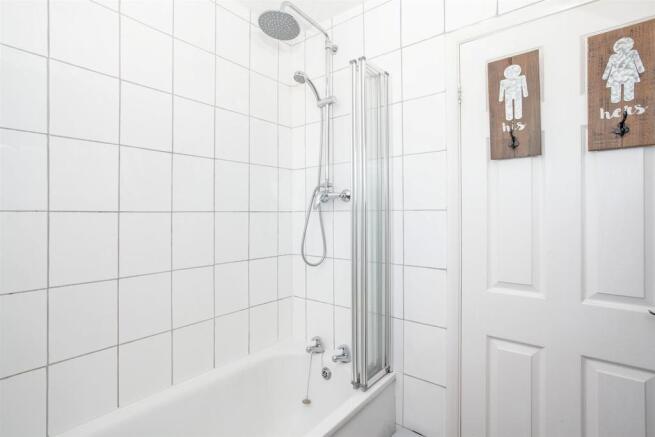 Bathroom 2.jpg