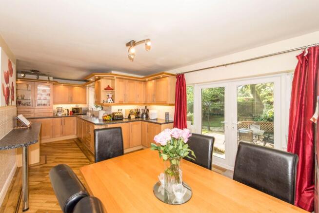kitchen/dining area