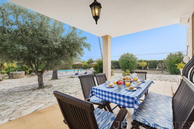 Rustic villa for sale 