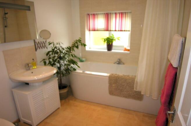 FAMILY BATHROOM