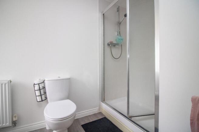 EN-SUITE SHOWER ROOM