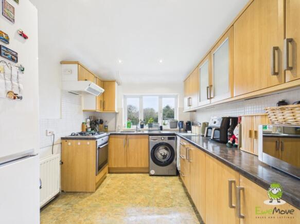 EweMove Basingstoke Upton Crescent Kitchen