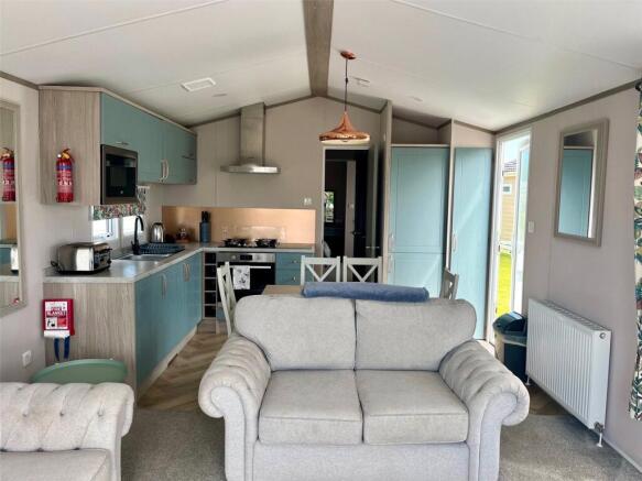 Lounge/Kitchen