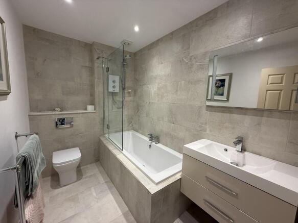 7 bed Detached for sale Image 12
