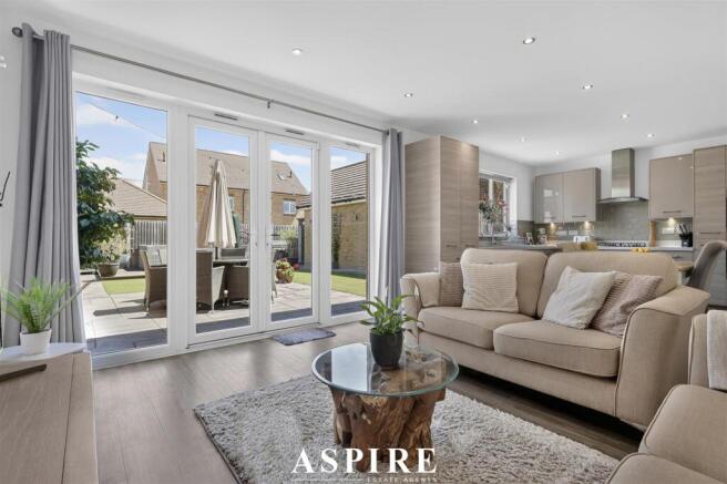 img_0561-img_0563.jpg