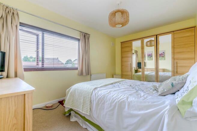 2 bed House to rent Image 4