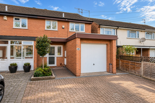 3-bed semi-detached on Brookside Road, Stratford-upon-Avon, CV37, £325,000