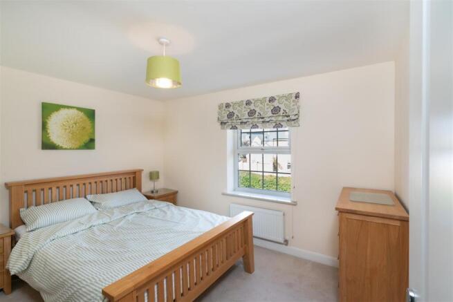4 bed Detached for sale Image 10