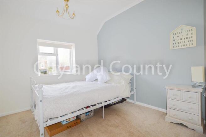 bed 1.jpg