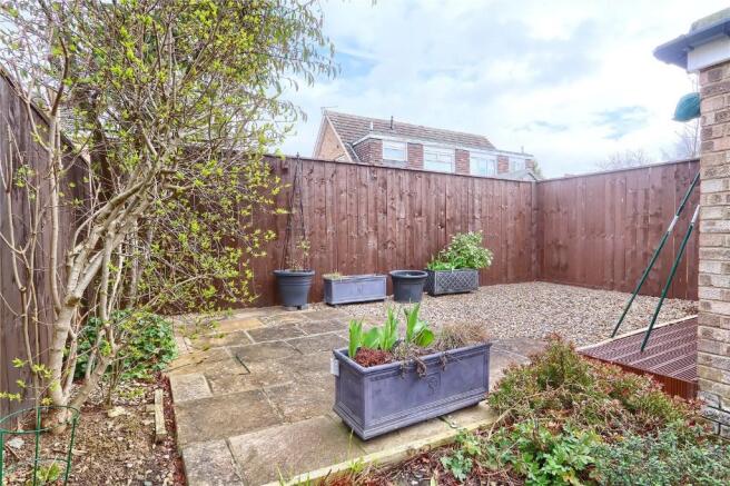 2 bed Semi-Detached to rent Image 11