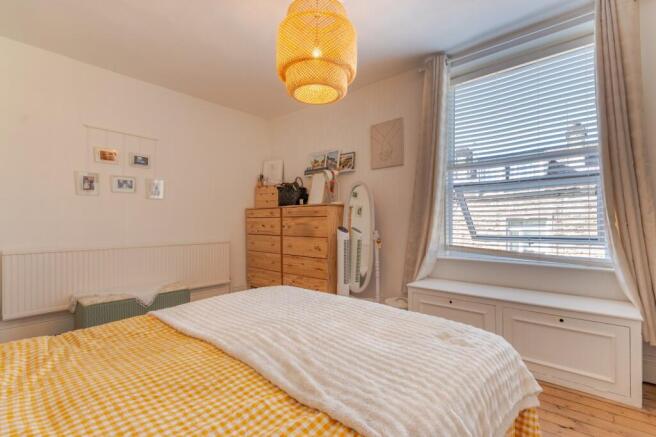 3 bed Terraced for sale Image 11