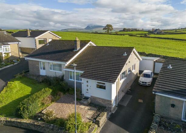 13 Springfield Crescent