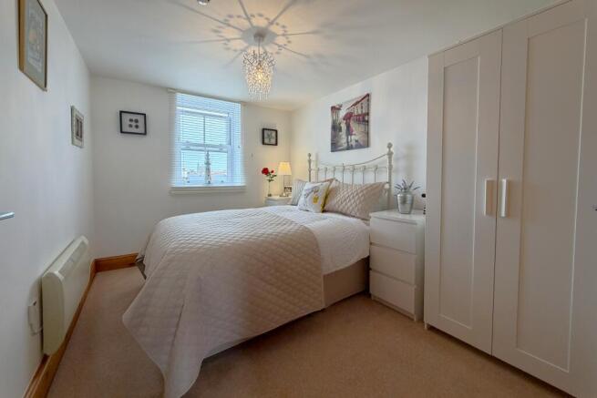 3 bed Flat for sale Image 10